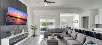Pet-Friendly Modern Retreat Near Siesta Key