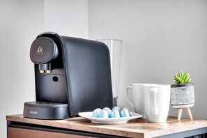 Coffee and/or coffee maker - Urban Nest #4 | Chic Studio Central to State St. (Schenectady)