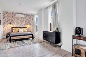 1 bedroom, iron/ironing board, WiFi, bed sheets - Urban Nest #4 | Chic Studio Central to State St. (Schenectady)