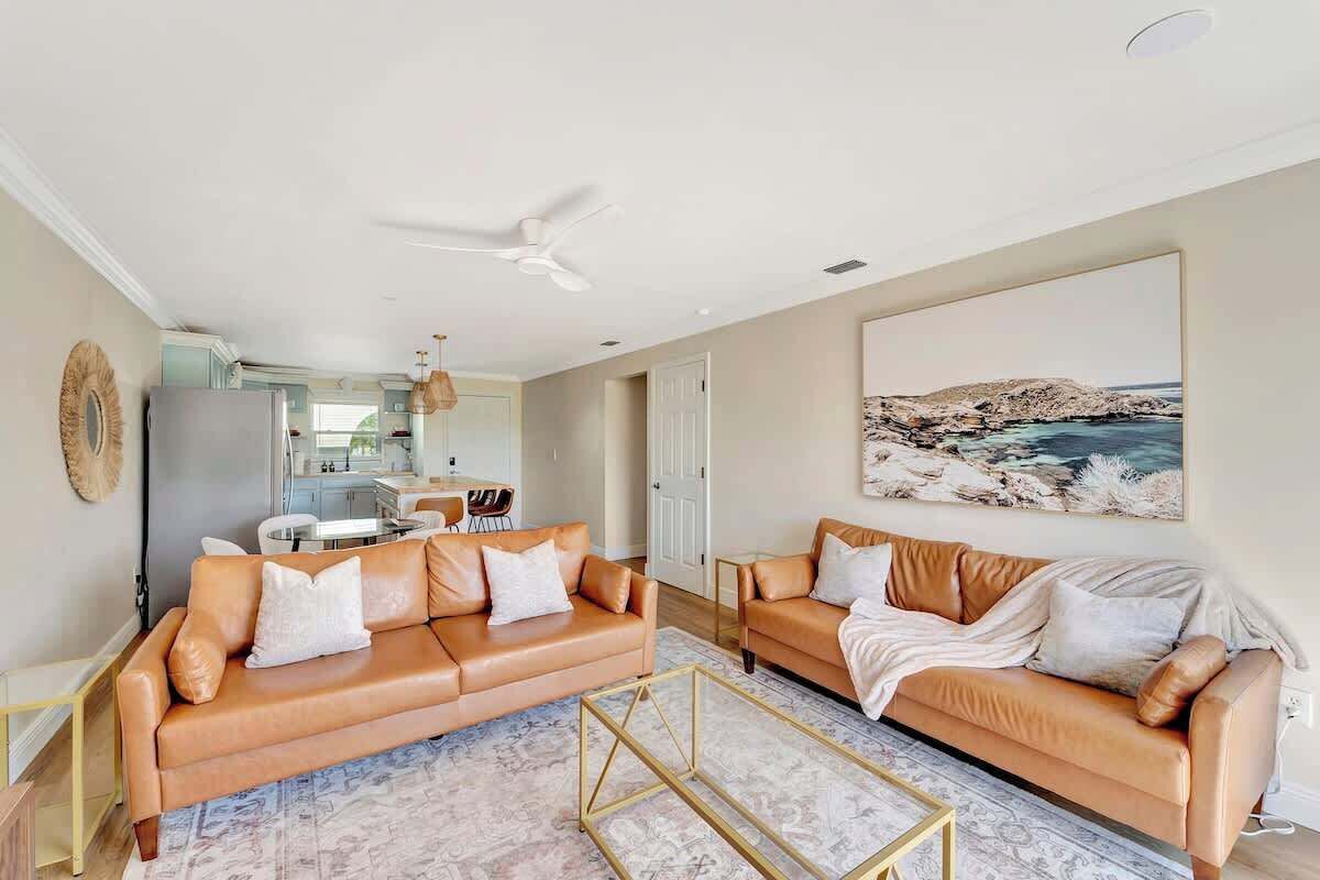 Televisión y oficina 