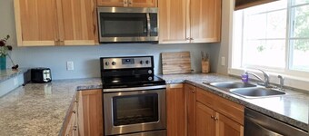 Nuske's Lakeside - 2 bedroom cottage on Lake Ann