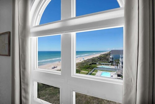 New Listing Villa Capriani- 2 bed ocean view condo