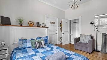 1 dormitorio, tabla de planchar con plancha, wifi y ropa de cama