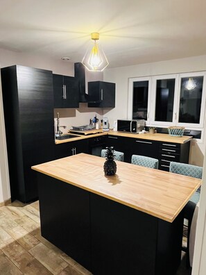 Fridge, microwave, oven, stovetop