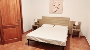 2 bedrooms, iron/ironing board, travel crib - Villa with large garden in the Village Residence Aphrodite (Corigliano-Rossano)