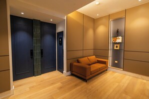 65-inch Smart TV with cable channels, printers - Hotel Soretti (Durango)