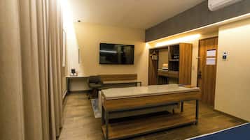 Suite clásica | Sábanas italianas Frette, ropa de cama de alta calidad y edredón