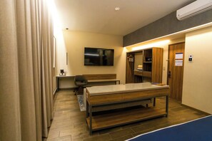 Classic Suite | Cadar Frette Itali, peralatan tempat tidur premium, gebar bulu kapas 