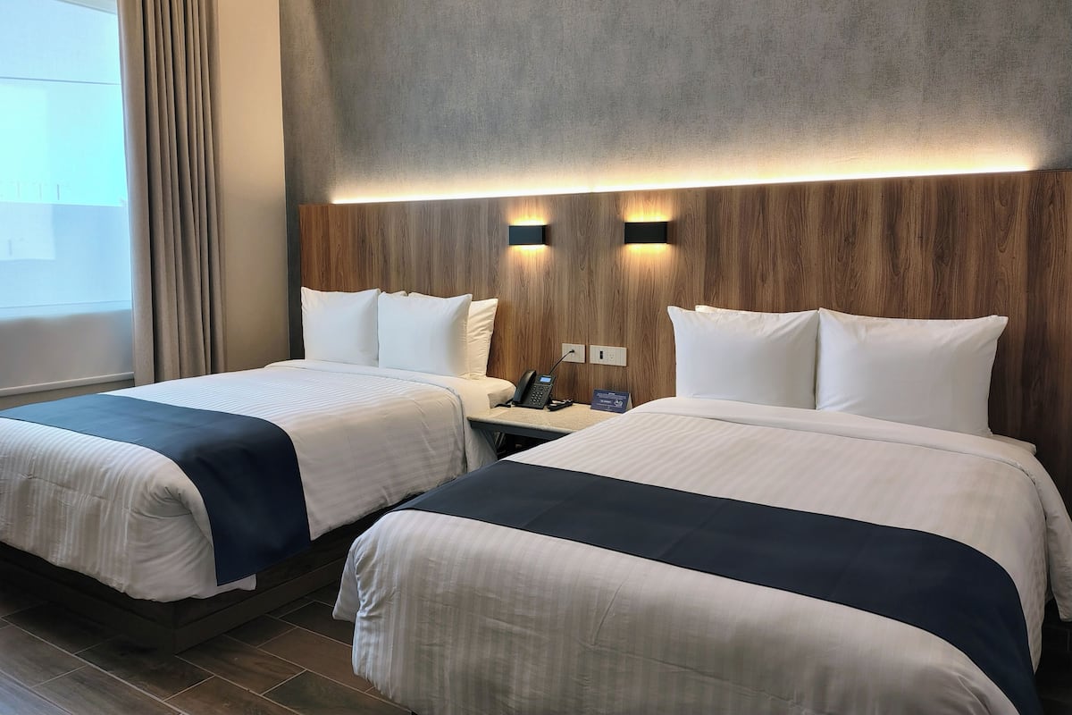 Standard Double Room | 1 bedroom, in-room safe, desk, laptop workspace