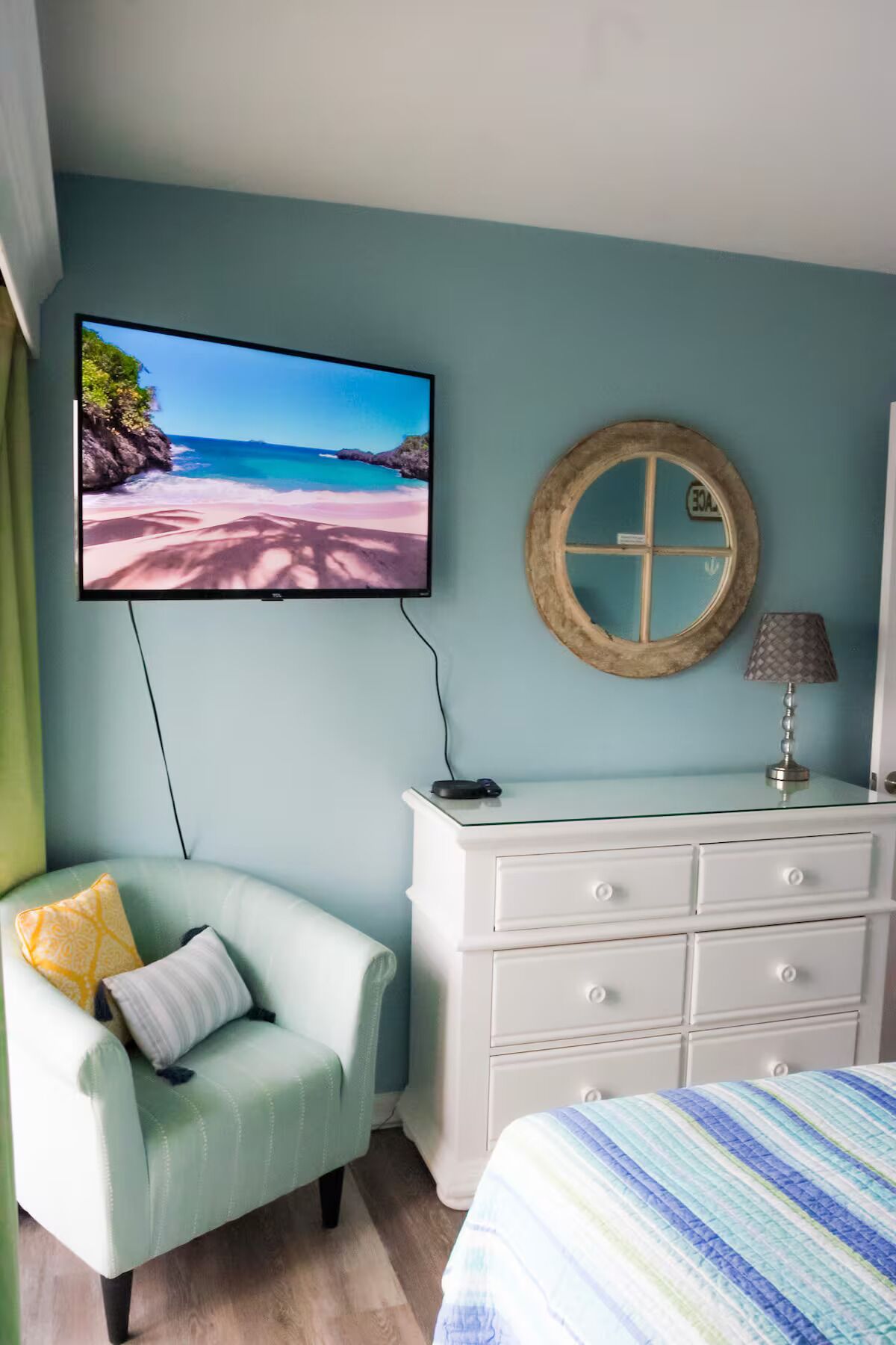 3 室のベッドルーム、アイロン / アイロン台、WiFi (無料)、ベッドシーツ