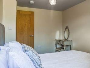3 bedrooms, free WiFi, bed sheets