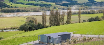Strathvale River Cottage - Winton Holiday Home