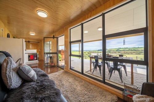 Strathvale River Cottage - Winton Holiday Home