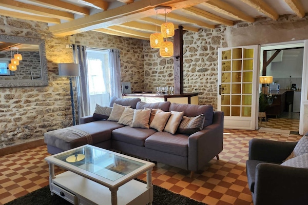 Basic Apartment, Multiple Beds, Kitchen | Living area