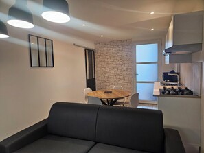 Apartment, 1 Bedroom, Kitchen | Living area - Le Clos Loret (Saint-Germain-du-Corbéis)