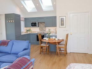 Living area - West End (Woodbridge)
