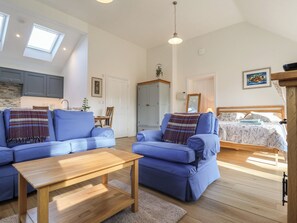 1 bedroom, individually decorated, individually furnished, free WiFi - West End (Woodbridge)