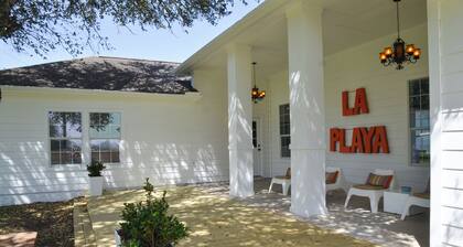 Welcome to Muffin Top! in Round Top,TX Walk to shopping - 3 min drive to town!