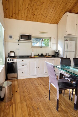 Basic Cabin | Private kitchen - Odella Casas de Montaña Vallecitos (Potrerillos)