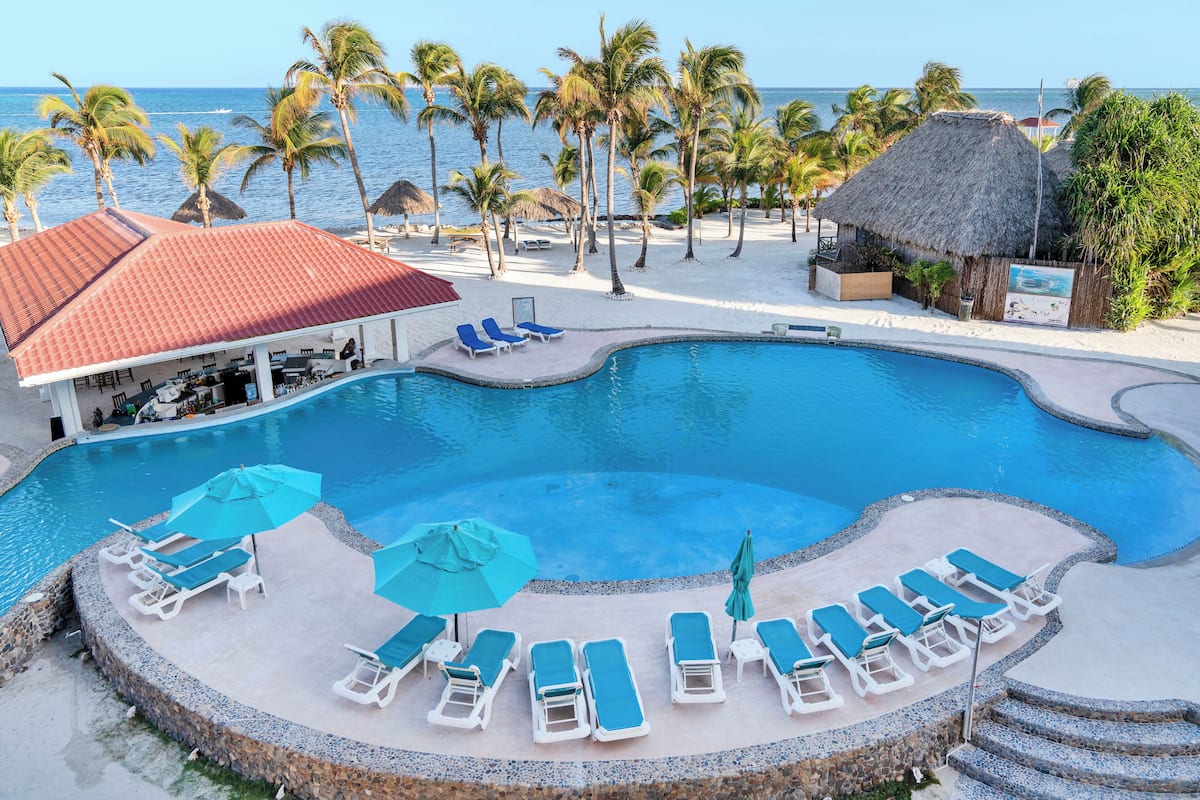 Grand Condo, 3 Bedrooms, Sea View, Poolside | Beach/ocean view