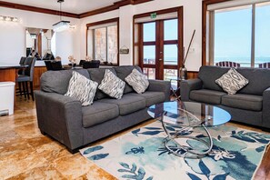 Living area - Oceans 23 (San Pedro)