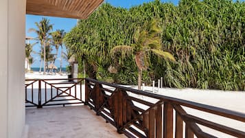 Premium Condo, 2 Bedrooms, Sea View, Poolside | Terrace/patio