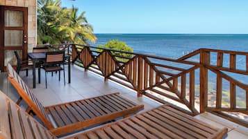 Condo Exclusive, 2 phòng ngủ, quang cảnh bãi biển, sát bãi biển | Hiên