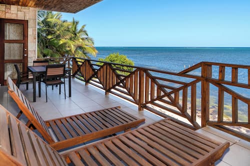 Appart'hĂŽtel Exclusif, 2 chambres, vue plage, en front de plage | Terrasse/Patio