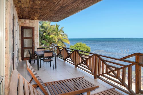 Condo exclusif, 2 chambres, vue sur la plage, en face de la plage | Vue de la chambre
