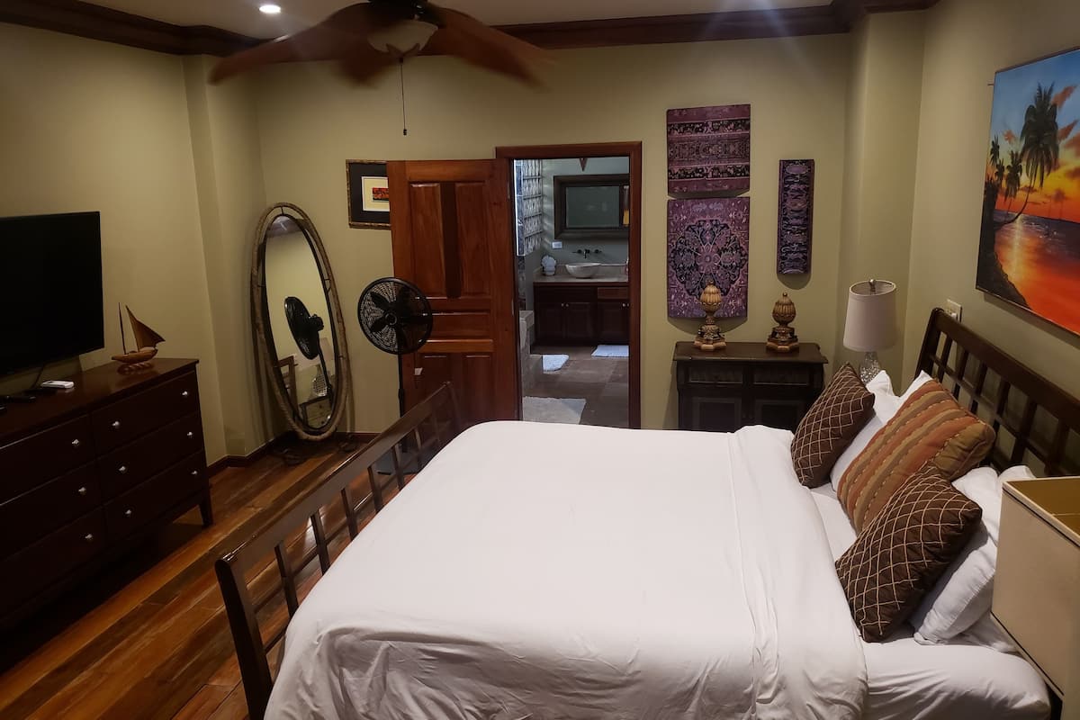 2 bedrooms, premium bedding, in-room safe, laptop workspace