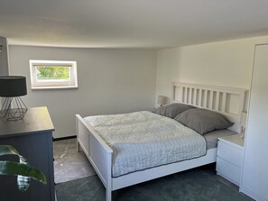 1 soverom, strykejern/-brett, reiseseng for barn og wi-fi (inkludert)