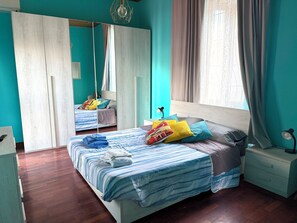 4 多间卧室、办公桌、熨斗/熨衣板、旅行婴儿床