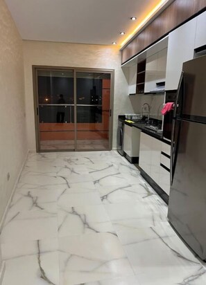 Fridge, oven, stovetop, coffee/tea maker - Charming 117-metre apartment for rent (Bouznika)