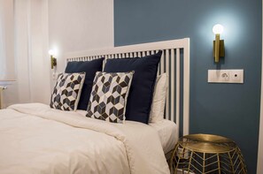 3 habitaciones, tabla de planchar con plancha y cuna de viaje 