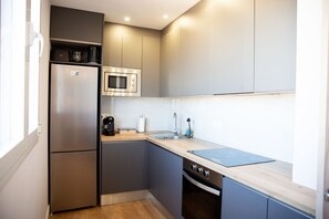 Kühlschrank, Mikrowelle, Ofen, Geschirrspüler