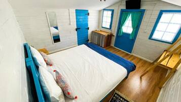 7 bedrooms, WiFi, bed sheets