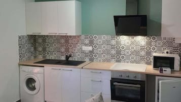 Microwave, oven, coffee/tea maker, toaster