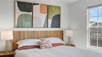 3 habitaciones, tabla de planchar con plancha y cuna de viaje