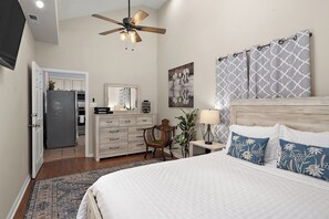 2 bedrooms, iron/ironing board, WiFi, bed sheets - NEW! Cozy Cottage Mins to Beach! Hammock & Grill (Berlin)