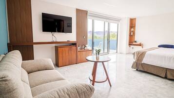 Luxury Single Room | In-room safe, blackout drapes, free WiFi, bed sheets