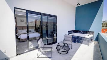Luxury Single Room | Terrace/patio