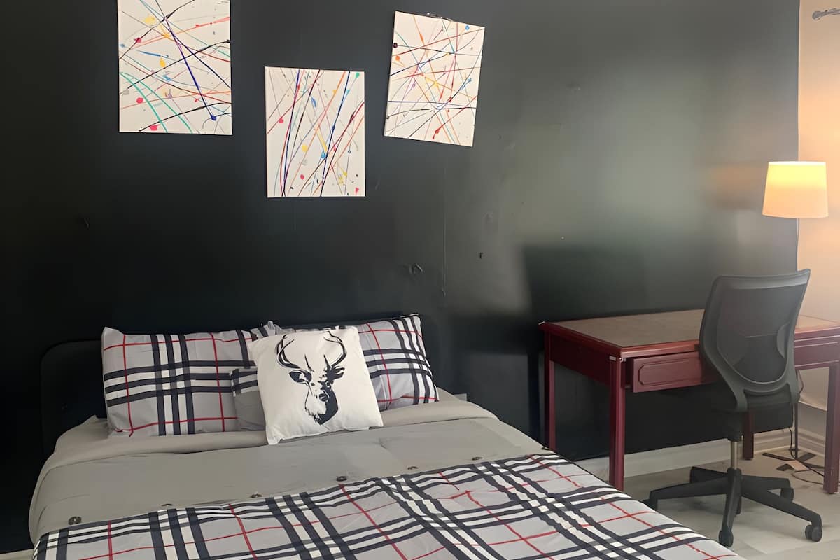 1 bedroom, Egyptian cotton sheets, premium bedding, down duvets