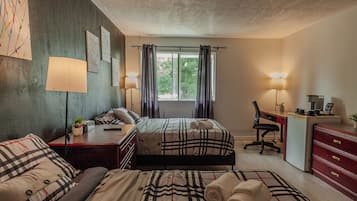 Phòng 4 Tiêu chuẩn, 2 giường đôi, được phép mang theo vật nuôi, quang cảnh sân vườn | Bộ trải giường bằng vải cotton Ai Cập, bộ đồ giường cao cấp