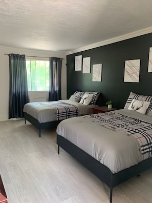 Kamar Quadruple Standar | Seprai katun Mesir, seprai premium, selimut bulu angsa, dan busa memori