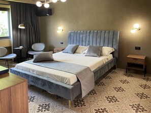 Comfort Room, Pool View