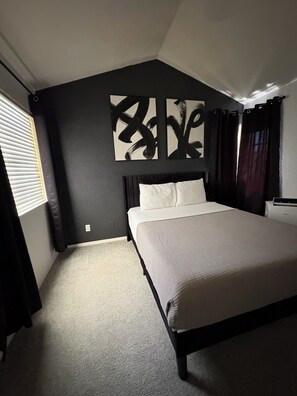 3 bedrooms, in-room safe, iron/ironing board, travel cot