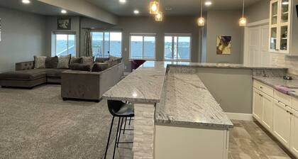 Charming 3-bedroom house in Cheyenne with WiFi, AC. Amazing views! Sleeps 8