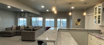 Charming 3-bedroom house in Cheyenne with WiFi, AC. Amazing views! Sleeps 8