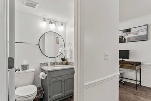 House, 2 Bedrooms, Patio, Garden View | Bathroom - Day Dreamer Minutes to Stadium With Fire pit and Parking (Tuscaloosa)