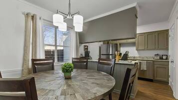 House, 2 Bedrooms, Patio, Garden View | Dining room